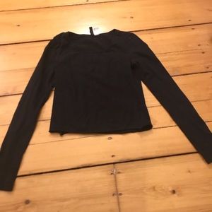 Black cropped long sleeve shirt